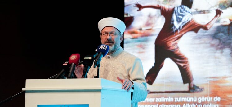 Diyanet İşleri Başkanı Erbaş, İzmir'deki Mevlid-i Nebi Haftası Programı'nda konuştu: