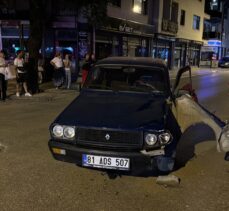 Düzce'de otomobil ile çarpışan motosikletteki 2 kişi yaralandı