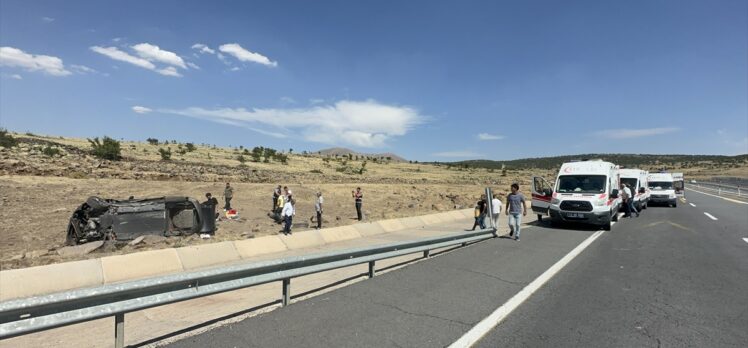 Elazığ'da devrilen otomobildeki 7 kişi yaralandı