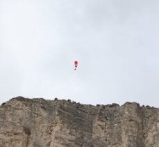 Erzurum semalarında wingsuit uçuşu ve akrobasi gösterisi