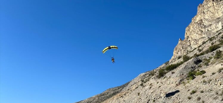 Erzurum'da hava sporları festivali, ikinci gününde gösterilerle devam etti