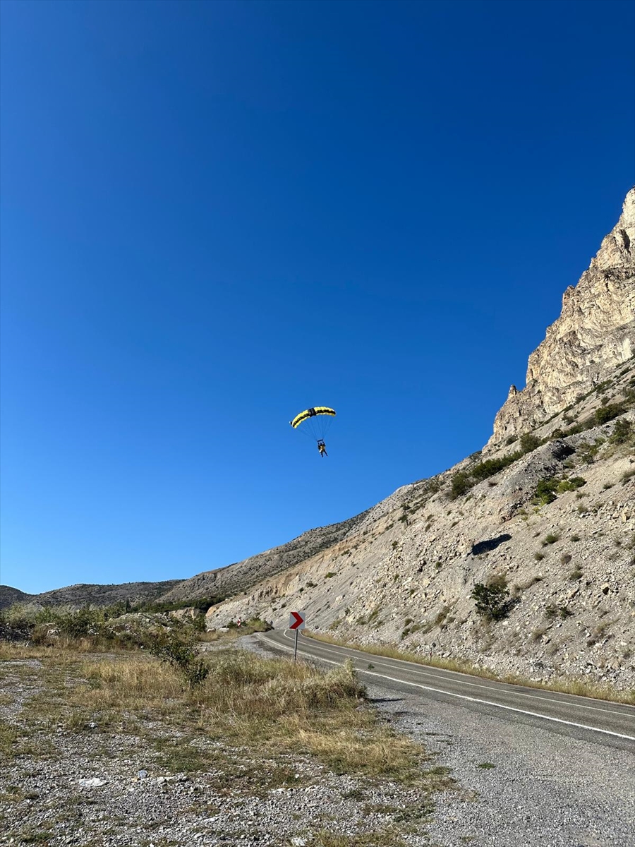 Erzurum'da hava sporları festivali, ikinci gününde gösterilerle devam etti