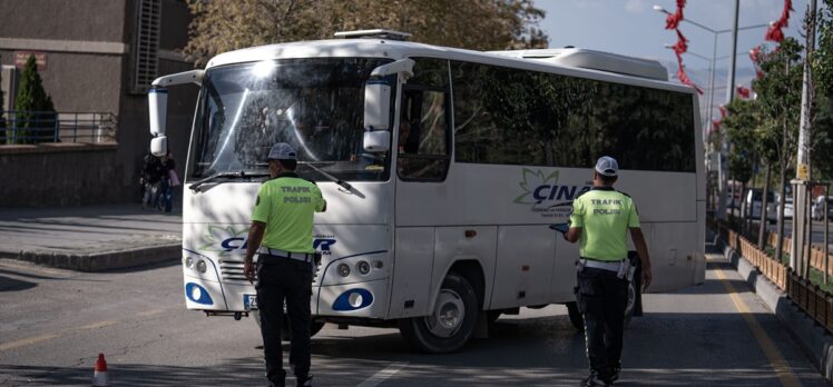 Erzurum'da polis ekiplerince okul servislerine yönelik denetim yapıldı