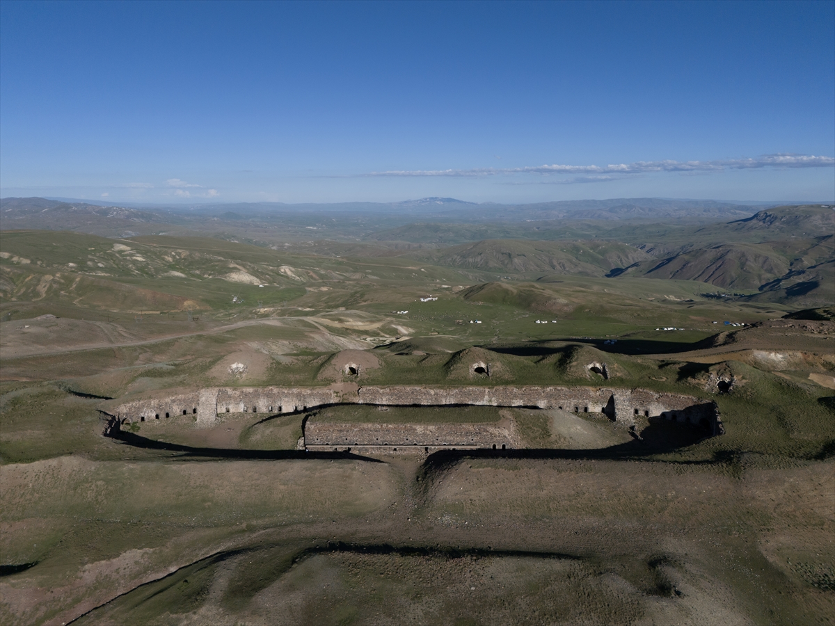 Erzurum'un tarihi Büyük Palandöken Tabyası bir asrı aşkındır ayakta duruyor