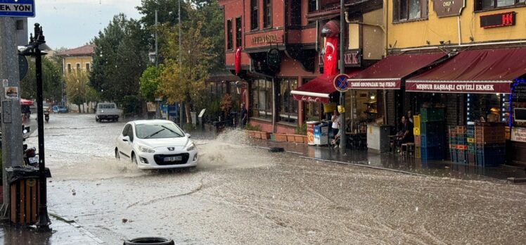 Eskişehir'de kuvvetli sağanak ve dolu etkili oldu