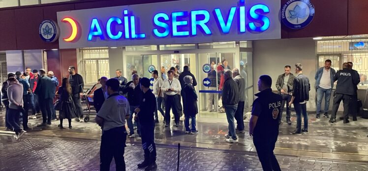 Eskişehir'de midibüsün yoldan çıkması sonucu 14 polis memuru yaralandı