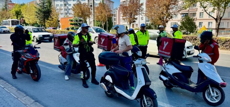 Eskişehir'de polis ekipleri motosiklet kazalarını önlemek için sürücüleri denetledi