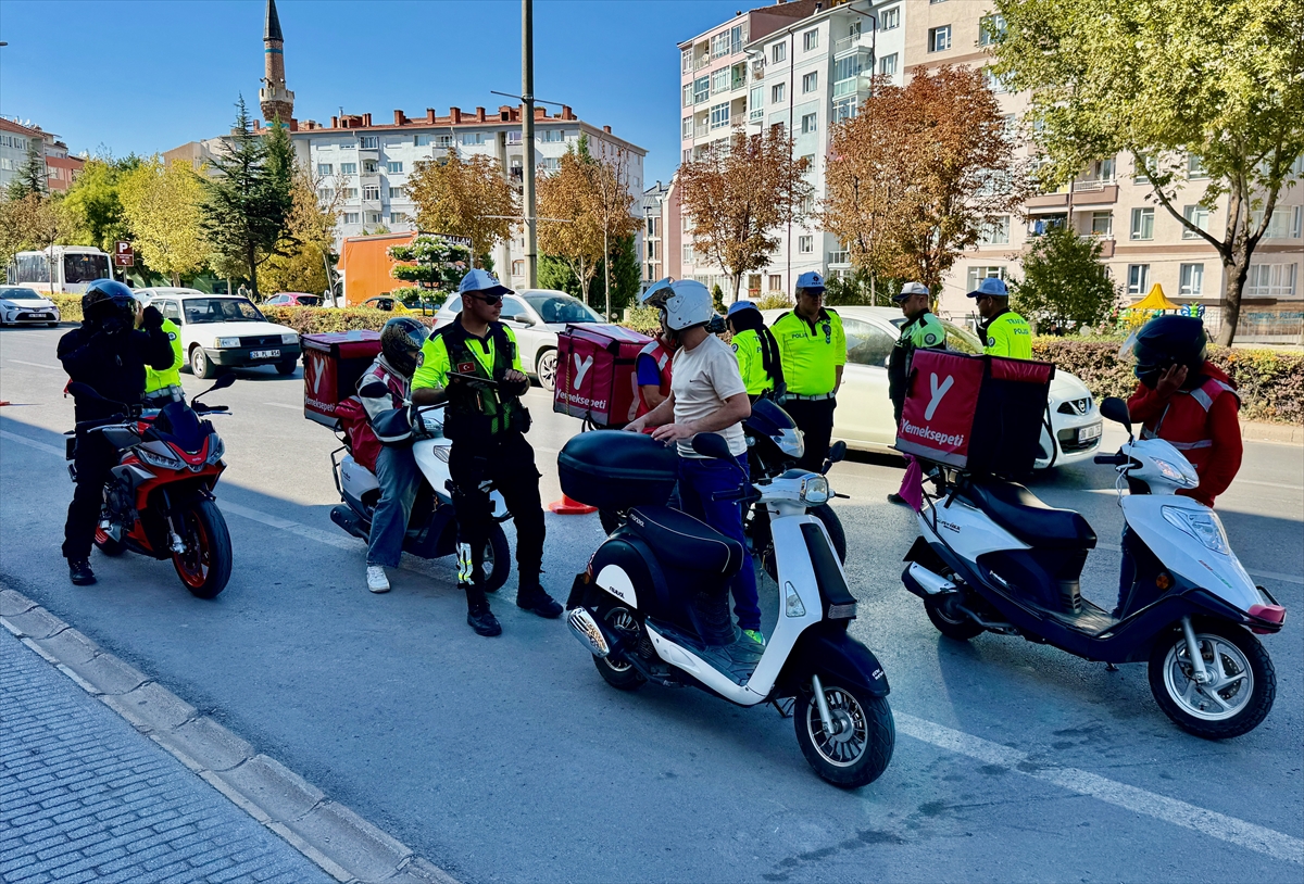 Eskişehir'de polis ekipleri motosiklet kazalarını önlemek için sürücüleri denetledi