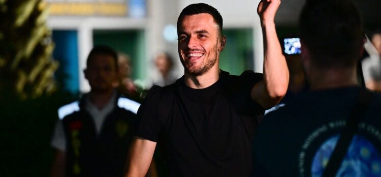 Fenerbahçe'nin transfer gündemindeki Filip Kostic, İstanbul'a geldi