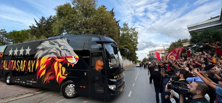 Galatasaray, Fenerbahçe ile yapacağı maç için Kadıköy'e hareket etti