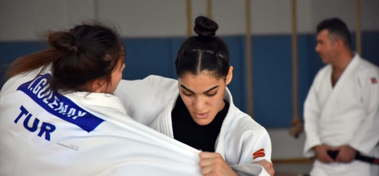 Genç Kadın Judo Milli Takımı, Tacikistan'daki dünya şampiyonasının hazırlıklarını sürdürüyor