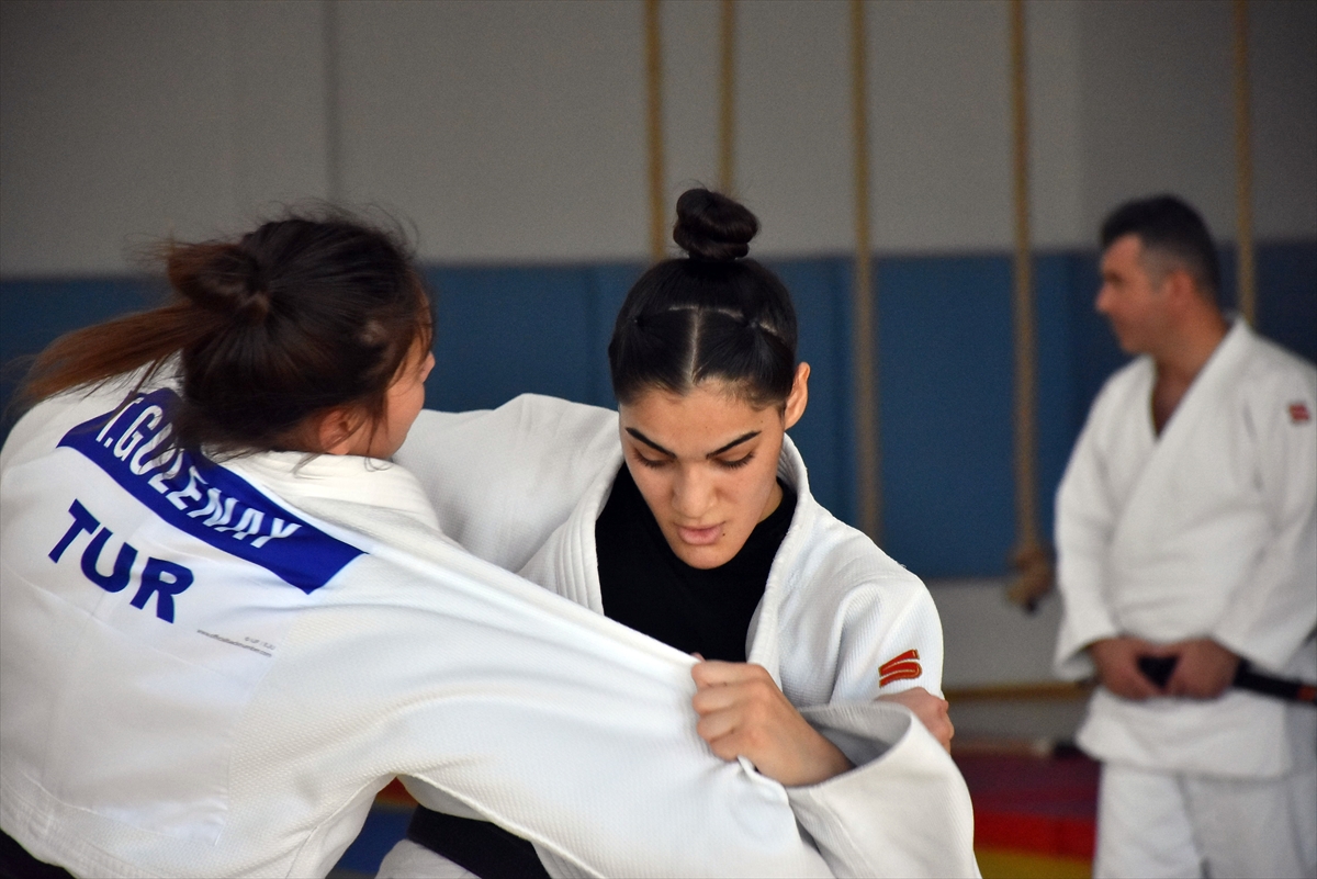 Genç Kadın Judo Milli Takımı, Tacikistan'daki dünya şampiyonasının hazırlıklarını sürdürüyor