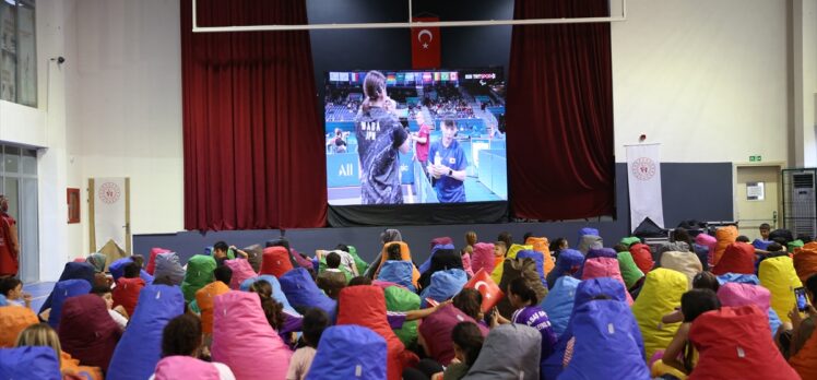 Hatay'da öğrenciler Paris 2024 Paralimpik Oyunları'ndaki müsabakaları dev ekranda izledi