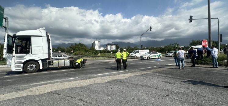 Hatay'da tırın çarptığı 4 yaşındaki çocuk öldü, kardeşi ve annesi yaralandı