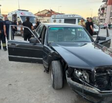 Isparta'da iki otomobilin çarpıştığı kazada 5 kişi yaralandı