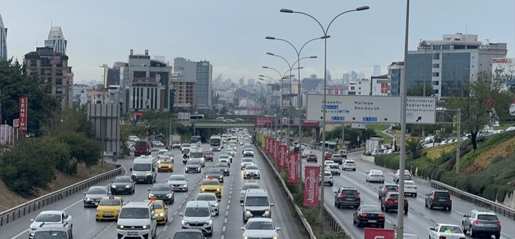 İstanbul trafiğinde okullarda uyum haftası ve haftanın ilk iş günü yoğunluğu