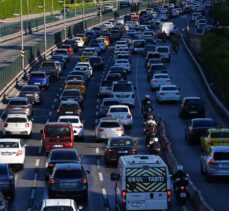 İstanbul'da haftanın dördüncü iş gününde trafikte yoğunluk yaşanıyor