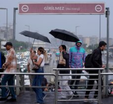 İstanbul'da haftanın ilk iş günü yağışın da etkisiyle trafik yoğunluğu arttı