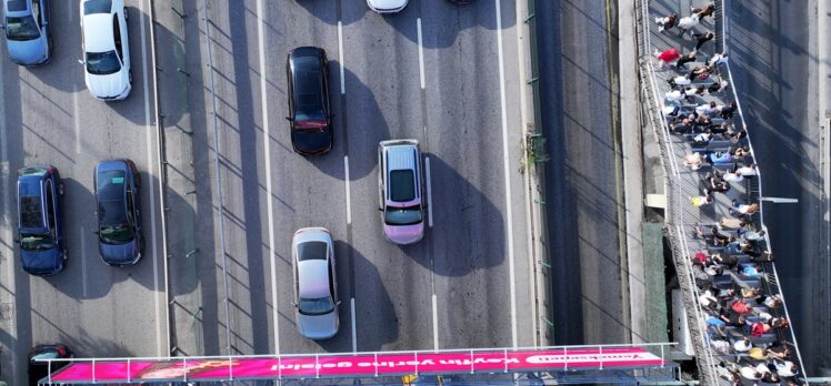 İstanbul'da sabah saatlerinde trafik yoğunluğu yaşanıyor