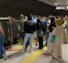 – İstanbul'da Samandıra-Üsküdar seferini yapan metro arızalandı