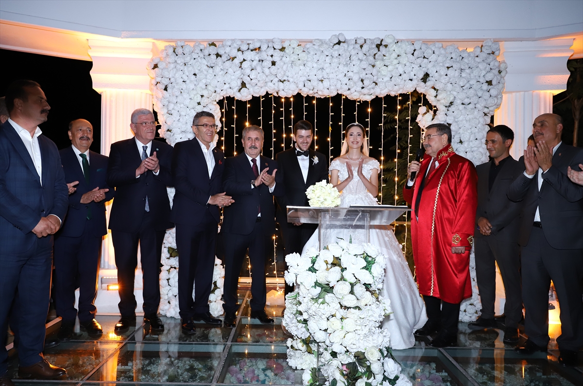 İYİ Parti Genel Başkanı Dervişoğlu, nikah şahidi oldu