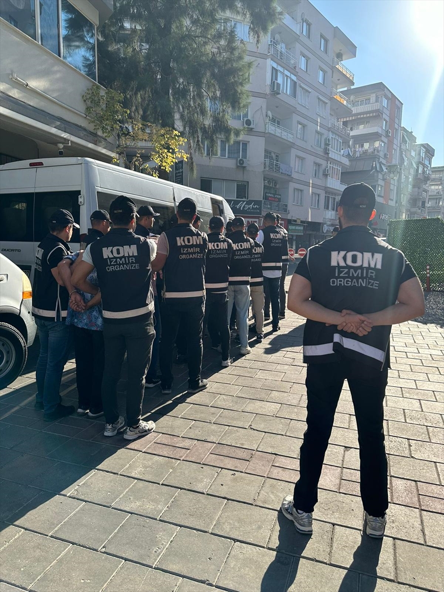 İzmir'de silah kaçakçılığı operasyonunda 7 şüpheli tutuklandı