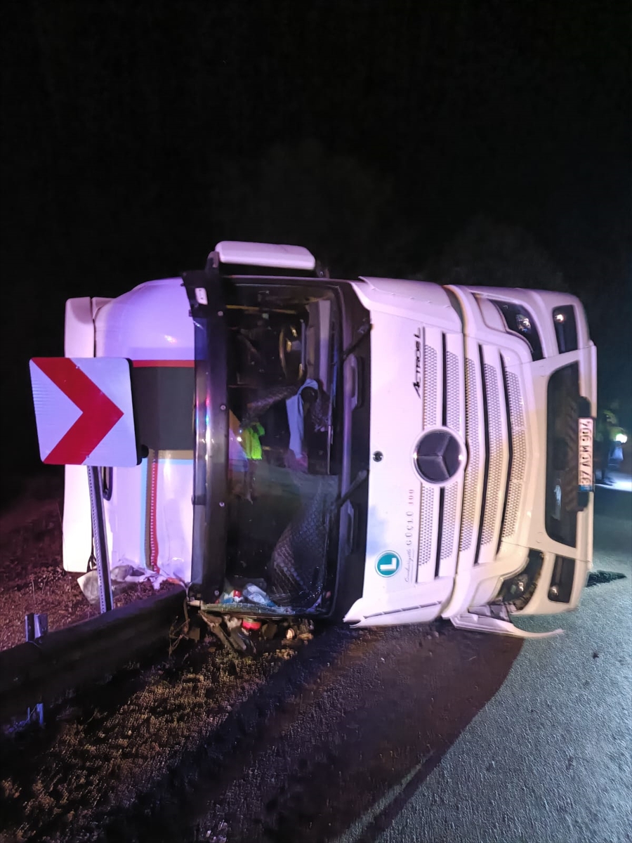 Karabük'teki iki trafik kazasında 3 kişi yaralandı