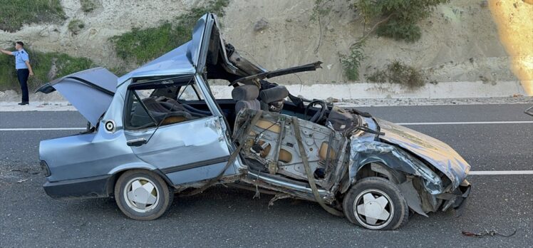 Kastamonu'da iki otomobilin çarpıştığı kazada 3 kişi yaralandı