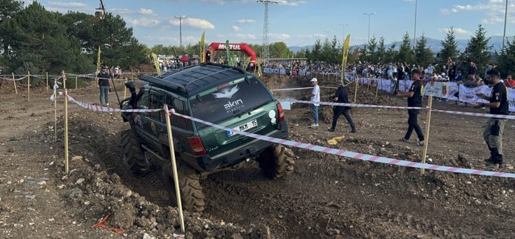 Kastamonu'da off-road araçları performans gösterisi yaptı