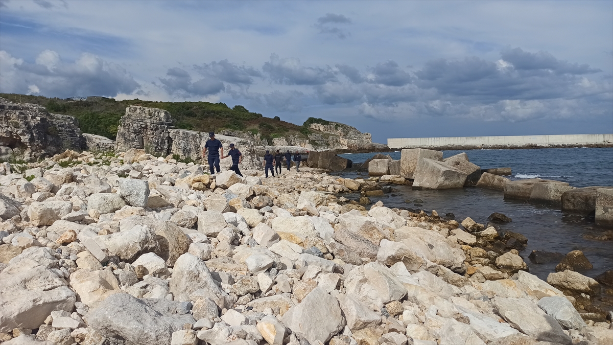 Kocaeli'de alabora olan tekneden denize düşen balıkçı kayboldu