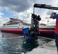 Kocaeli'de freni boşalan tırın denize düşmesi güvenlik kamerasında