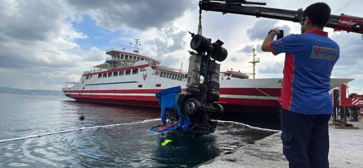 Kocaeli'de freni boşalan tırın denize düşmesi güvenlik kamerasında