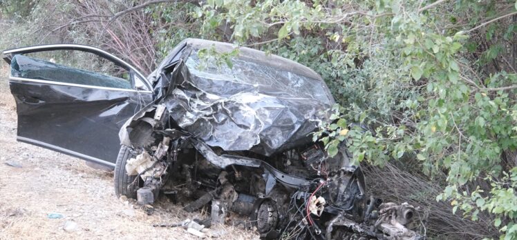 Konya'da şarampole devrilen otomobildeki 1 kişi öldü, 1 kişi yaralandı