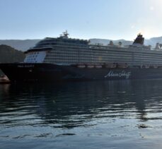 “Mein Schiff 5” kruvaziyeri 2 bin 490 yolcusuyla Marmaris Limanı'na yanaştı