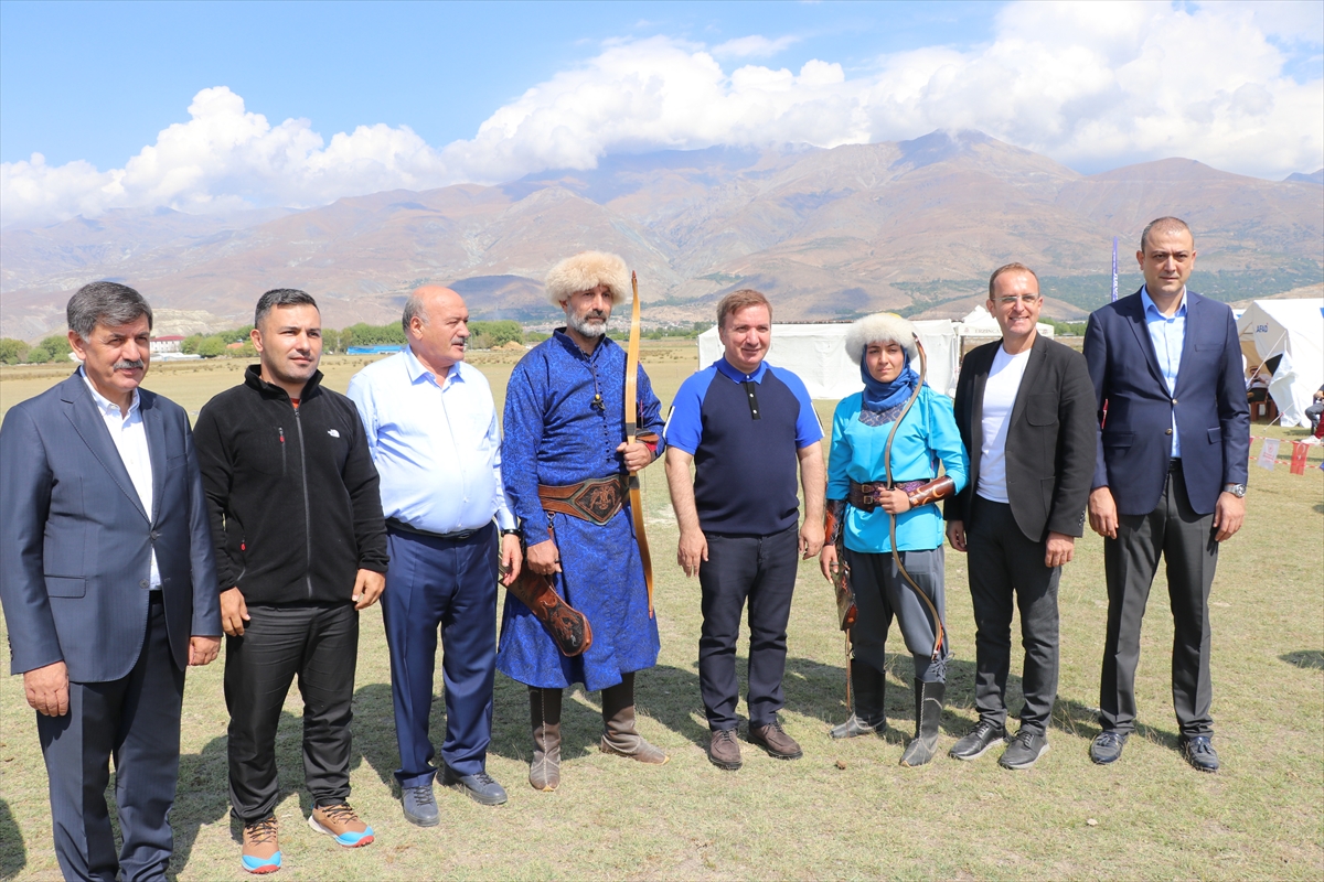 Mengücek Melik Gazi Büyükler Hava Koşusu Türkiye Şampiyonası, Erzincan'da başladı