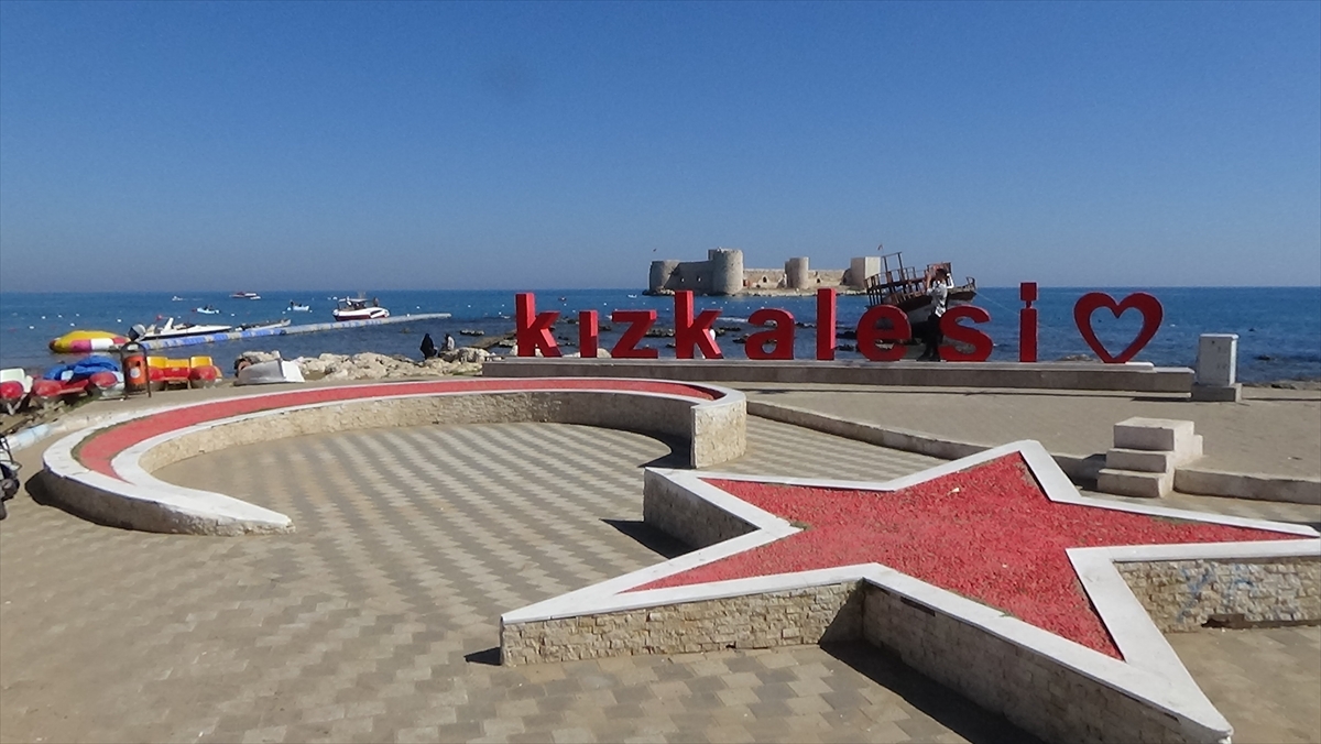 Mersin Kızkalesi'nde turizm hareketliliği sürüyor