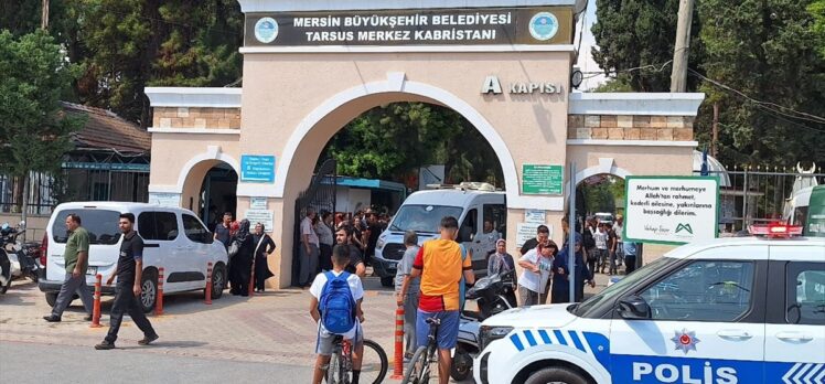 Mersin'de tabancayla öldürülen kadının cenazesi defnedildi