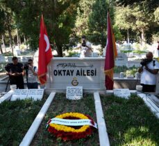 Metin Oktay, kabri başında anıldı