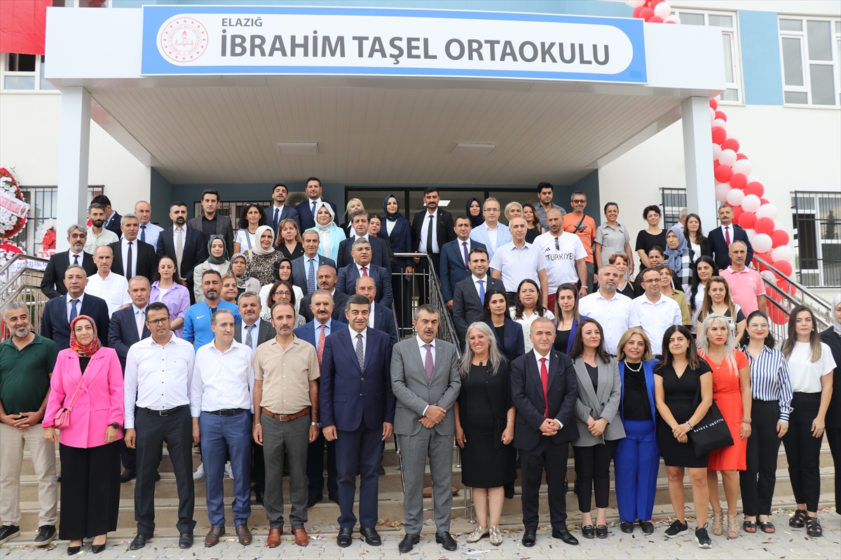 Milli Eğitim Bakanı Tekin, Elazığ'da İbrahim Taşel Ortaokulu'nun açılışında konuştu: