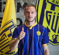 MKE Ankaragücü, Alman futbolcu Nico Schulz ile 2 yıllık sözleşme imzaladı