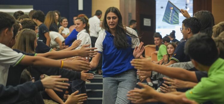 Nesibe Aydın Kadın Basketbol Takımı, öğrencilerle buluştu