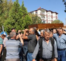 Niğde'de baraj gölünde cesetleri bulunan baba ve kızı toprağa verildi