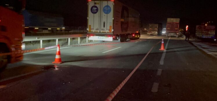 Sakarya'da tıra arkadan çarpan motosikletin sürücüsü öldü