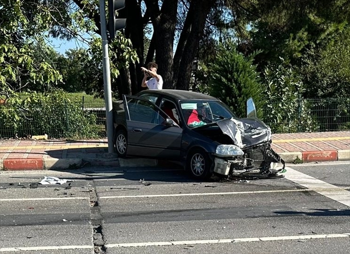 Samsun'da 3 aracın karıştığı kazada 5 kişi yaralandı