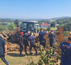 Samsun'da kuyu açarken kayan toprağın altında kalan 2 kişinin kurtarılmasına çalışılıyor