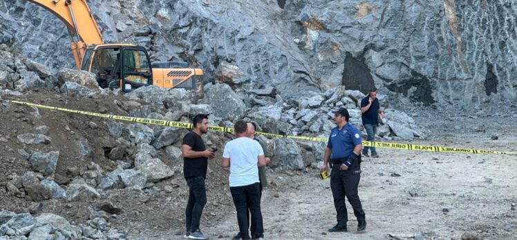 Samsun'da taş ocağındaki patlatma sırasında fırlayan taşlar araçlara çarptı, 4 kişi yaralandı