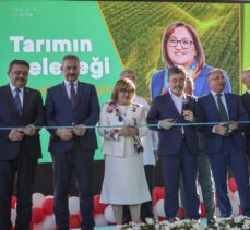 Tarım ve Orman Bakanı Yumaklı, Gaziantep'te ekmek fabrikasının açılışında konuştu: