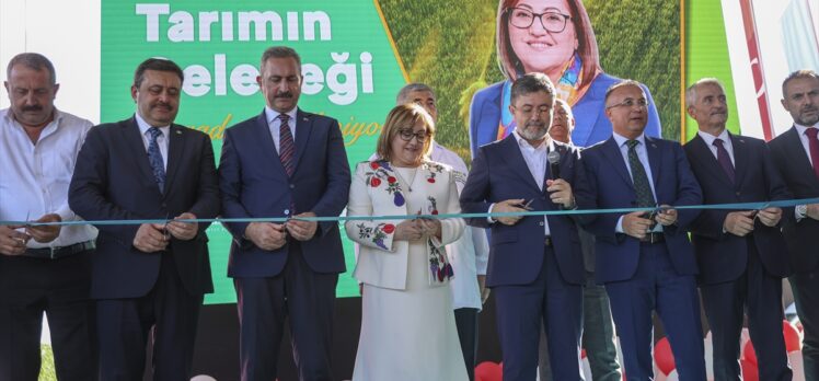 Tarım ve Orman Bakanı Yumaklı, Gaziantep'te ekmek fabrikasının açılışında konuştu: