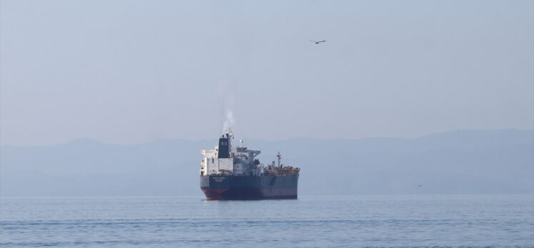 Tekirdağ'da tanker gemisinden denize düştüğü belirtilen kişiyi arama çalışmaları sürüyor