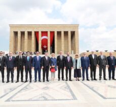 TFF Başkanı Hacıosmanoğlu ve yönetim kurulu üyeleri Anıtkabir'i ziyaret etti